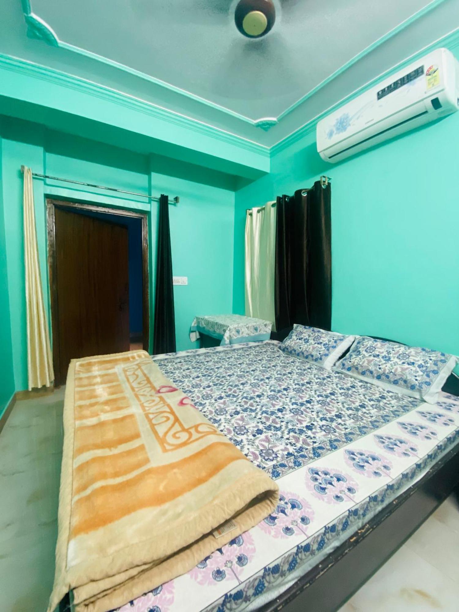 Blue King Hotel Джайпур Стая снимка